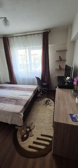 Apartament cu 3 camere decomandat în Vasile Aaron