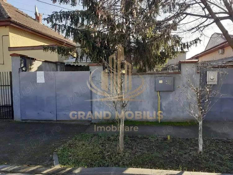 Casă individuală cu 6 camere cu Canalizare în Lipovei