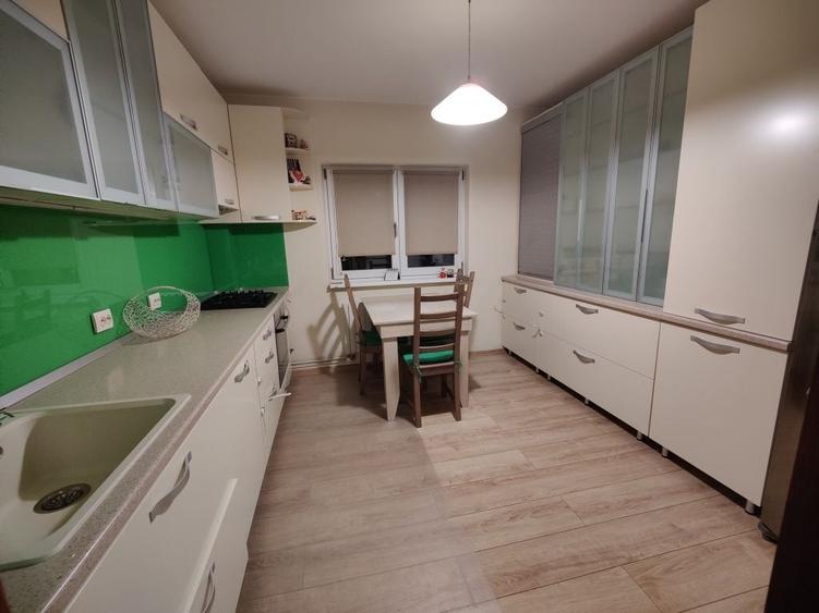 Apartament cu 3 camere decomandat în Cotroceni
