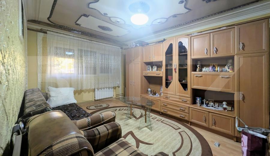 Apartament cu 4 camere decomandat, mobilat în Malu Roșu
