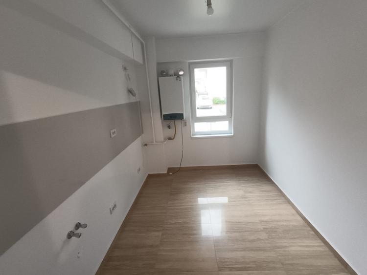 Apartament cu 3 camere decomandat în Popas Păcurari