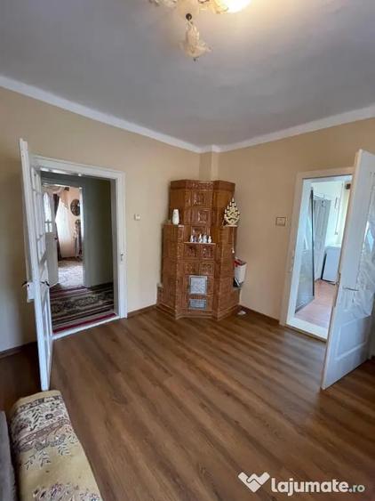 Casă cu 4 camere în Valea Părului