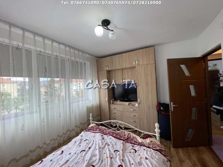 Apartament cu 2 camere semidecomandat, mobilat în 1 Mai