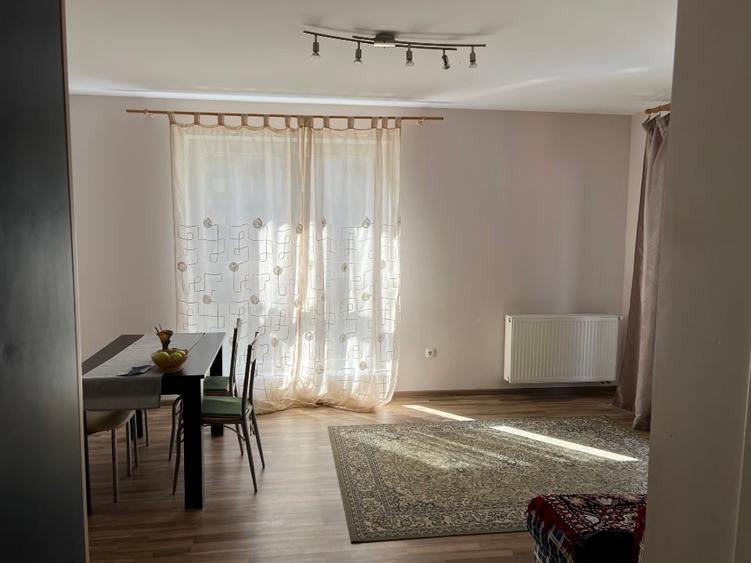 Apartament cu 2 camere decomandat, mobilat în Tractorul