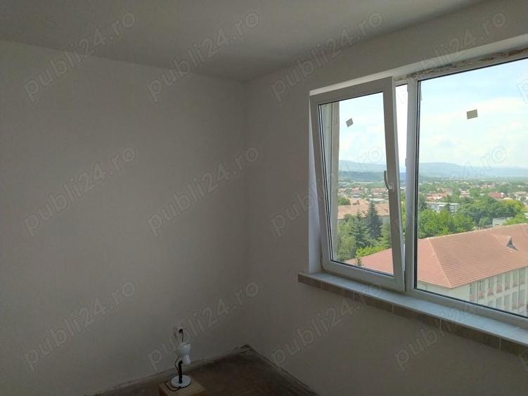 Apartament cu 3 camere decomandat în Onești