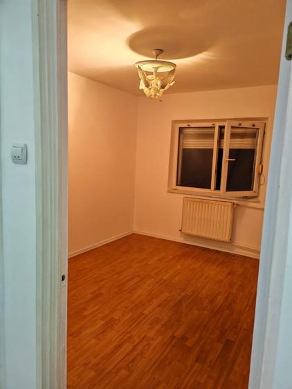 Apartament cu 3 camere decomandat în Rahova
