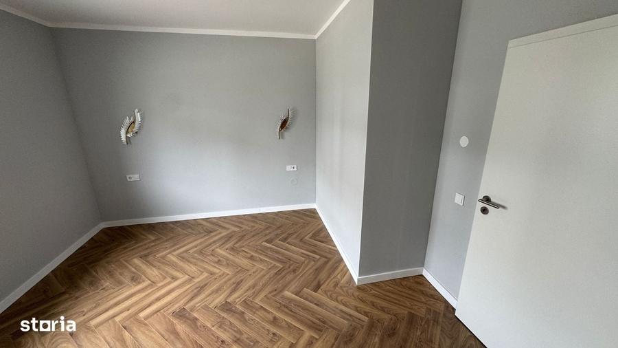 Apartament cu 3 camere decomandat în Cristian