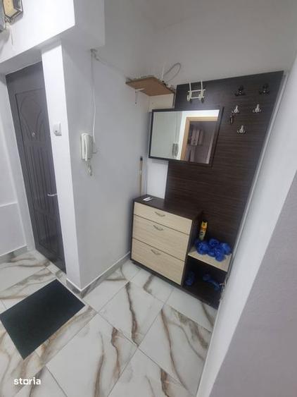 Apartament cu 2 camere, mobilat în Pajura