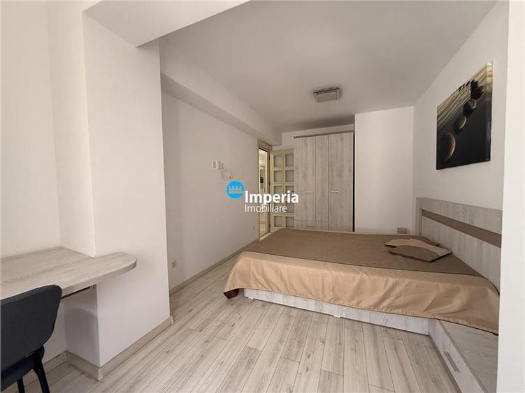 Apartament cu 2 camere semidecomandat în Podul de Fier