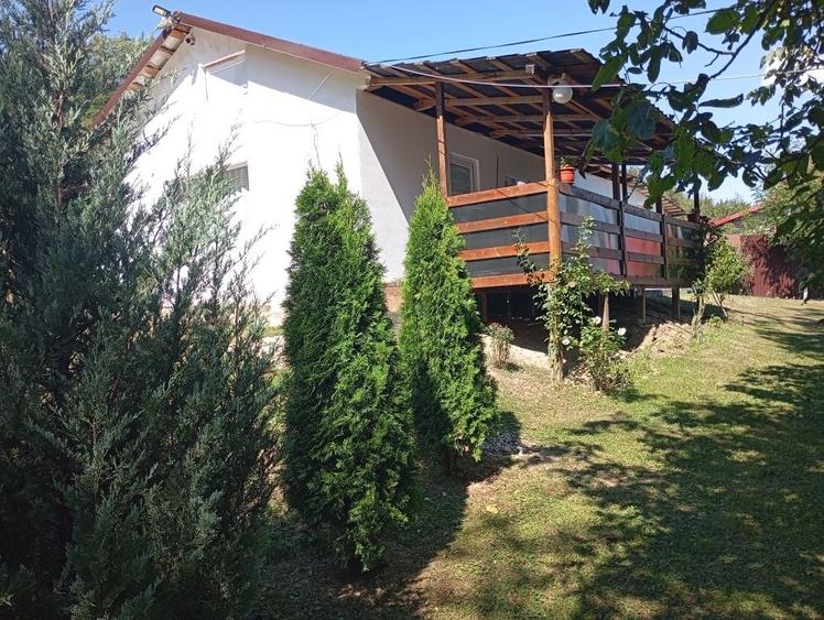 Casă cu 2 camere în Oprești