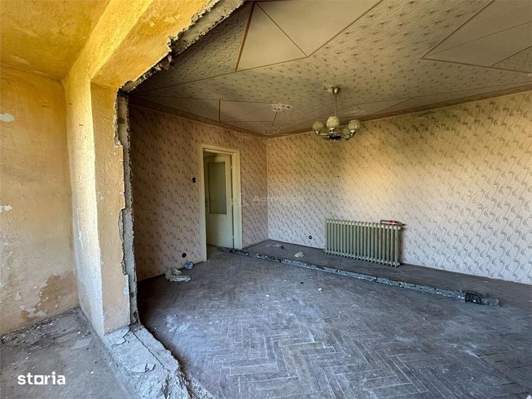 Apartament cu 3 camere semidecomandat în Central