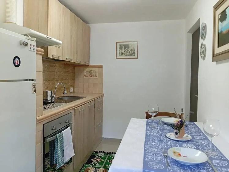 Apartament cu 3 camere decomandat în Ferentari