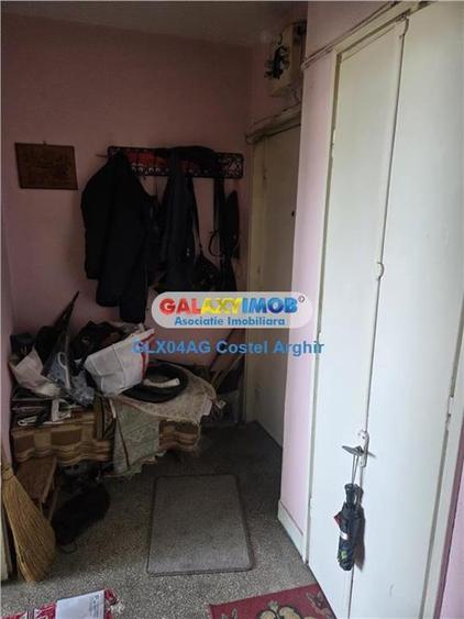Apartament cu 2 camere semidecomandat în Craiovei