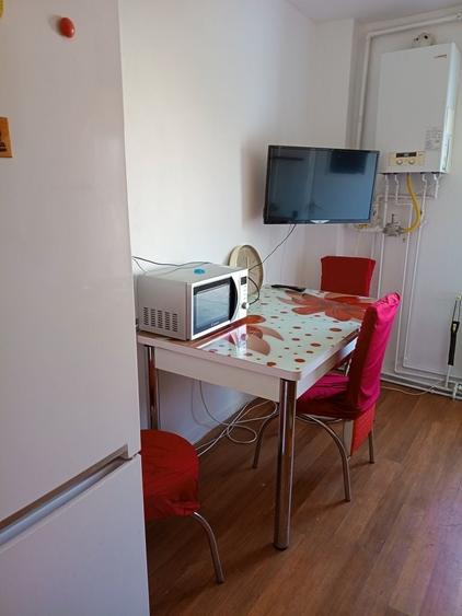 Inchiriez apartament cu 3 camere - 5