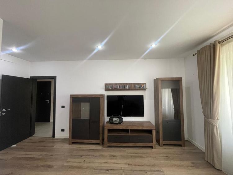 Apartament cu 2 camere decomandat, mobilat în Central