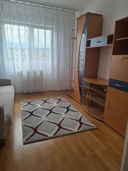 Inchiriez apartament 3 camere - 4