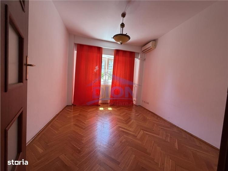 Apartament cu 4 camere în Unirii