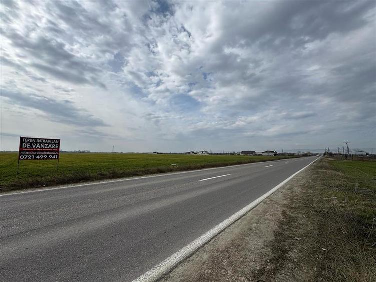 Teren Construcții intravilan de 5233 mp, în Est