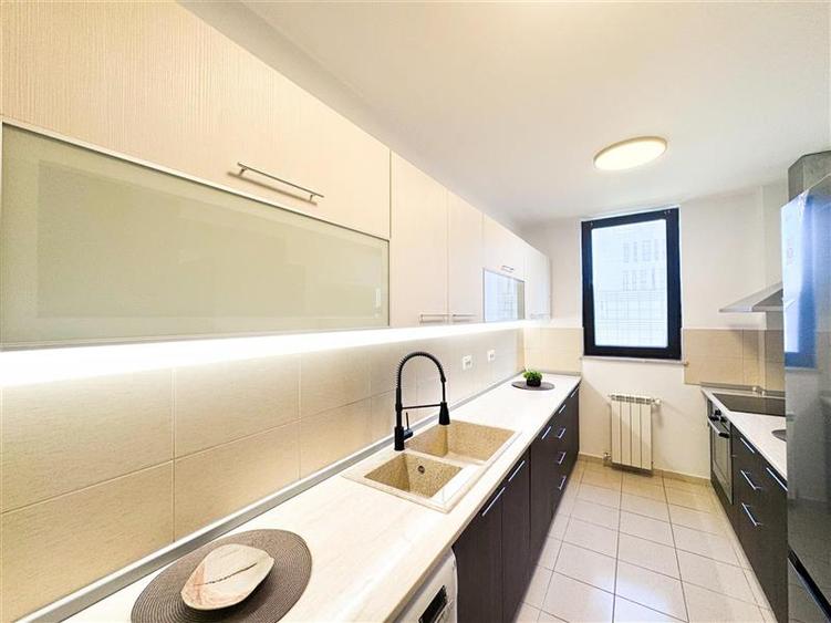 Apartament cu 4 camere semidecomandat, mobilat în Herăstrău