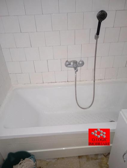 Apartament cu 2 camere nedecomandat în Tractorul
