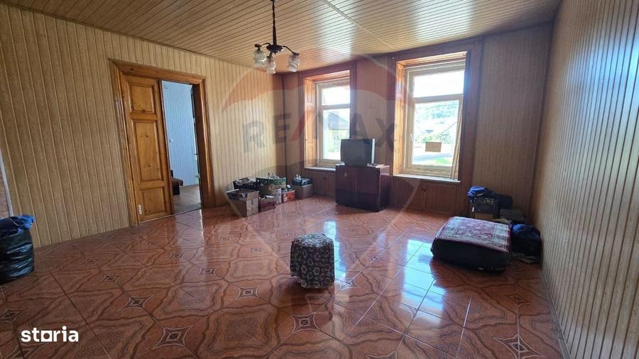 Casă cu 4 camere în Central