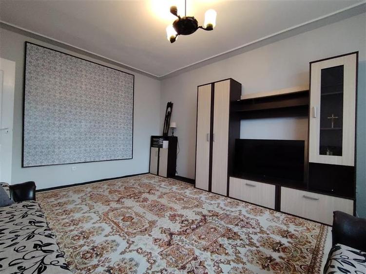 Apartament cu 2 camere decomandat, mobilat în Central