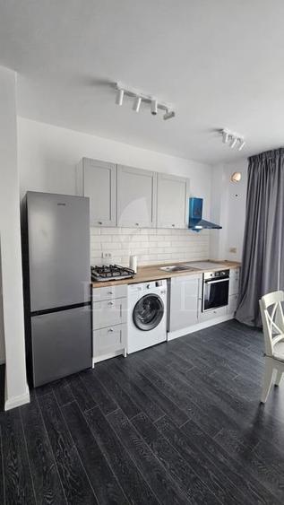 Apartament cu 3 camere semidecomandat, mobilat în Iris