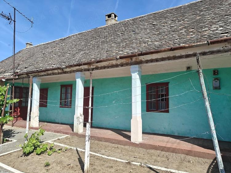 Casă cu 4 camere cu Teren 3200 Mp în Tomnatic