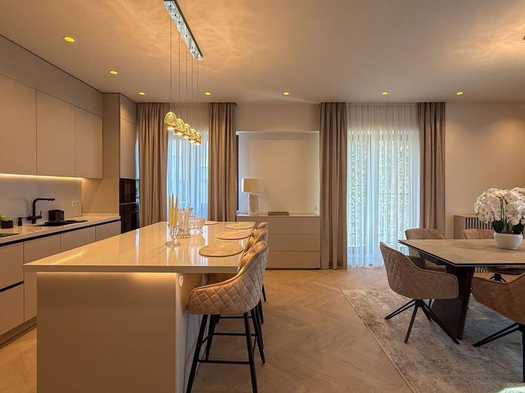 Apartament cu 4 camere semidecomandat în Herăstrău