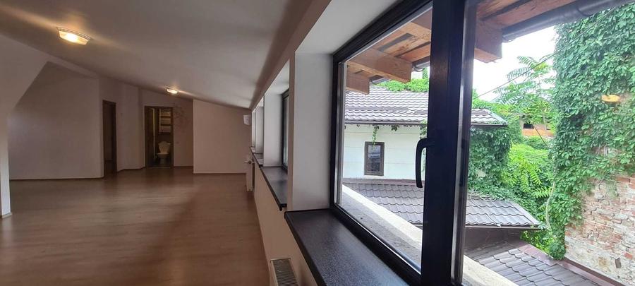 Spațiu comercial, de 170 mp, în Universitate