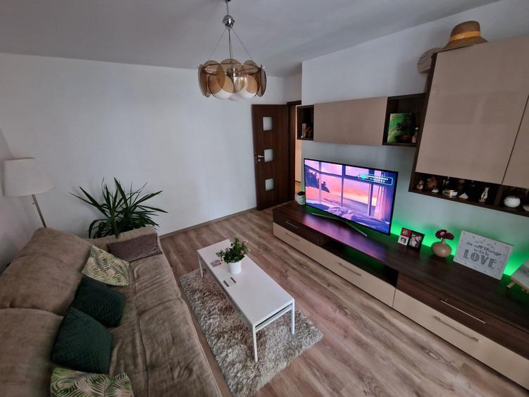 Apartament cu 3 camere decomandat în Central