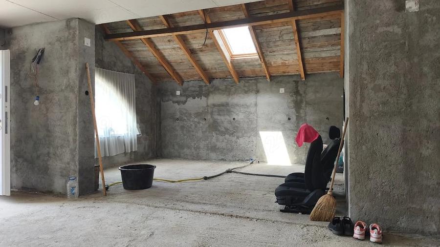 Casă cu Teren 948 Mp în Bejan