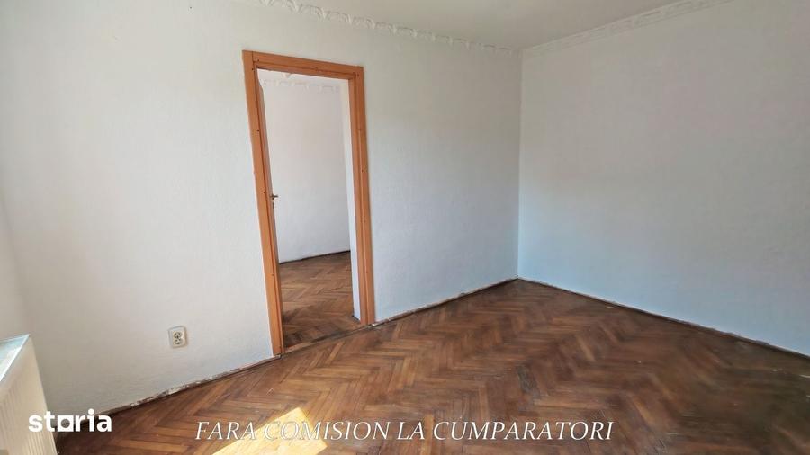 Apartament cu 2 camere semidecomandat în Petrișor