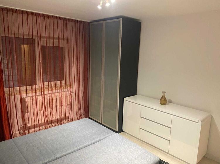 Apartament cu 3 camere decomandat în Rahova