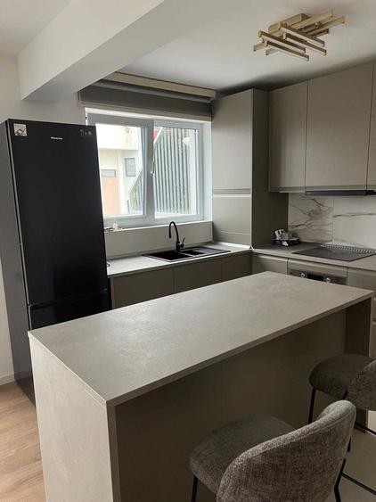 Apartament cu 3 camere semidecomandat în Central