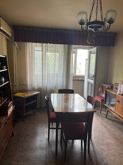Apartament cu 4 camere semidecomandat în Teiul Doamnei