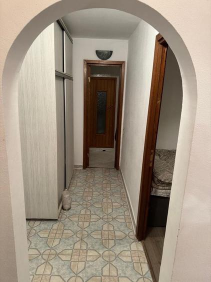 Apartament cu 3 camere decomandat în Exterior Vest