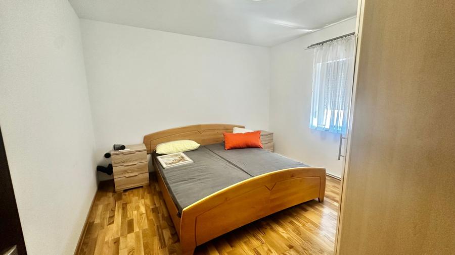 Casă individuală cu 4 camere cu Canalizare în Corbu