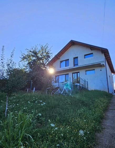 Casă cu 4 camere în Păulești