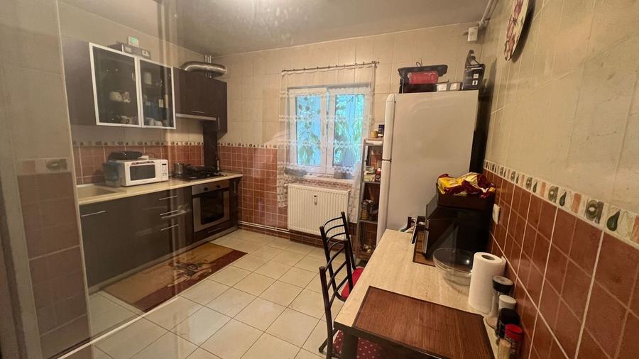 Apartament cu 3 camere decomandat în Gorjului