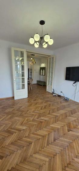 Apartament cu 3 camere decomandat în Știrbei Vodă
