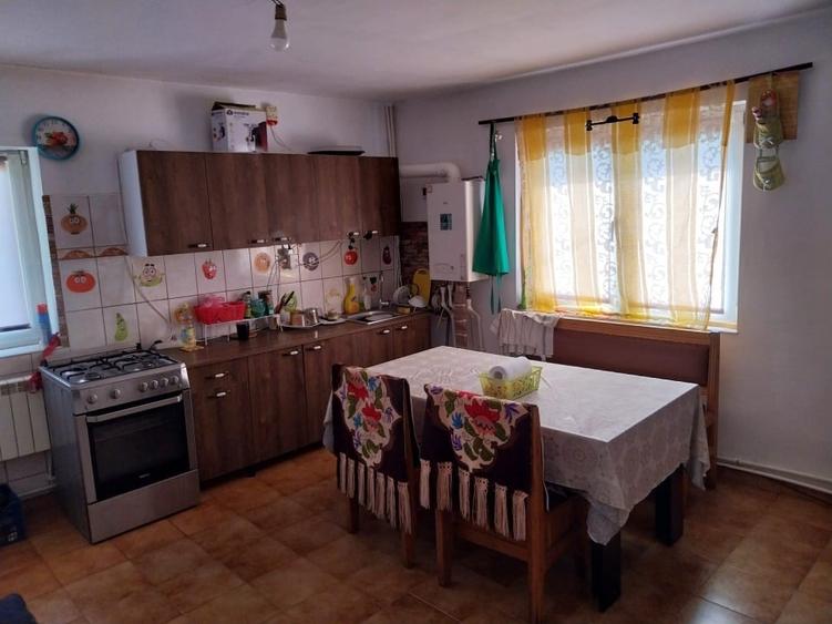 Casă individuală cu 5 camere cu Canalizare în Copou