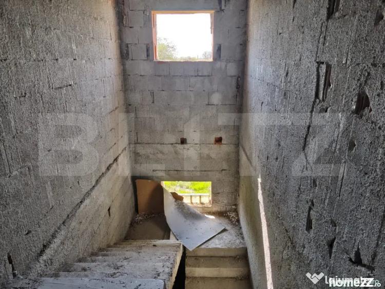 Casă cu 7 camere cu Teren 1607 Mp în Central