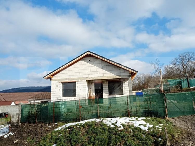 Casă individuală cu 3 camere cu Teren 700 Mp în Cerghid