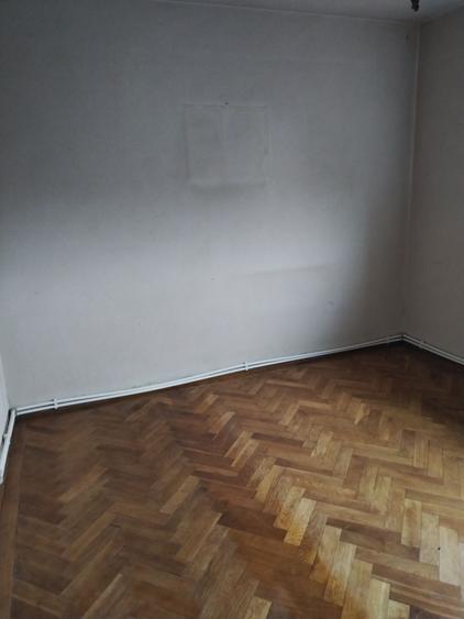 Apartament cu 3 camere semidecomandat în Ultracentral