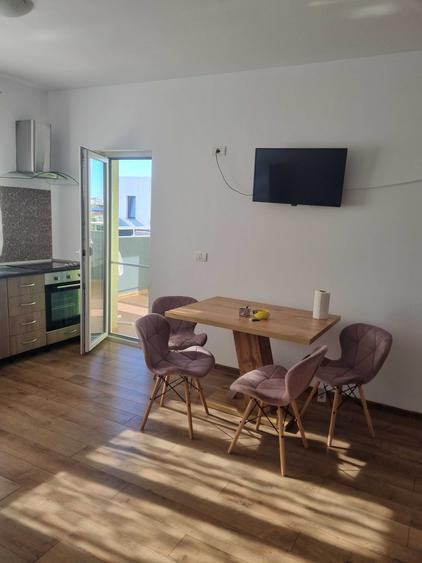 Apartament cu 2 camere semidecomandat în Dumbrăvița