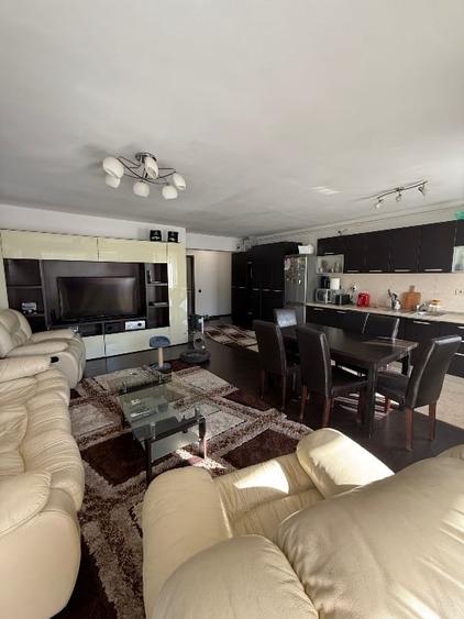 Apartament cu 2 camere semidecomandat, mobilat în Florești