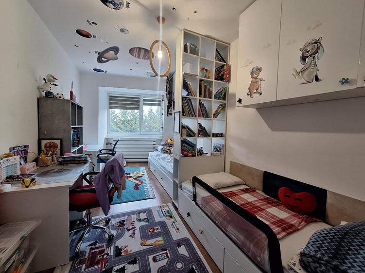 Apartament cu 3 camere semidecomandat, mobilat în Florești