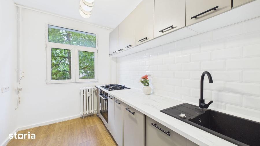 Apartament cu 3 camere semidecomandat, mobilat în Ozana