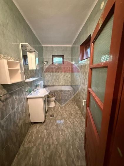 Casă individuală cu 4 camere cu Teren 7700 Mp în Brebeni